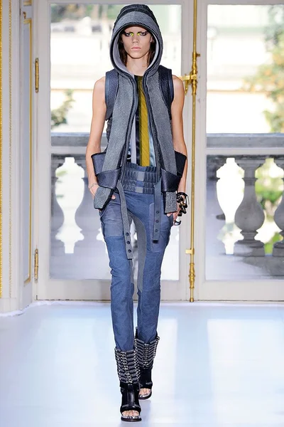 Look 4